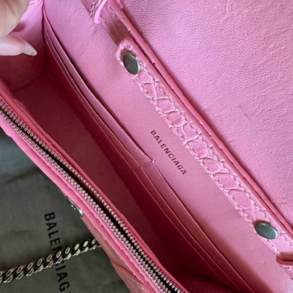 Balencia Hourglass Wallet on Chain Crocodile Pink - Picture 6 of 6